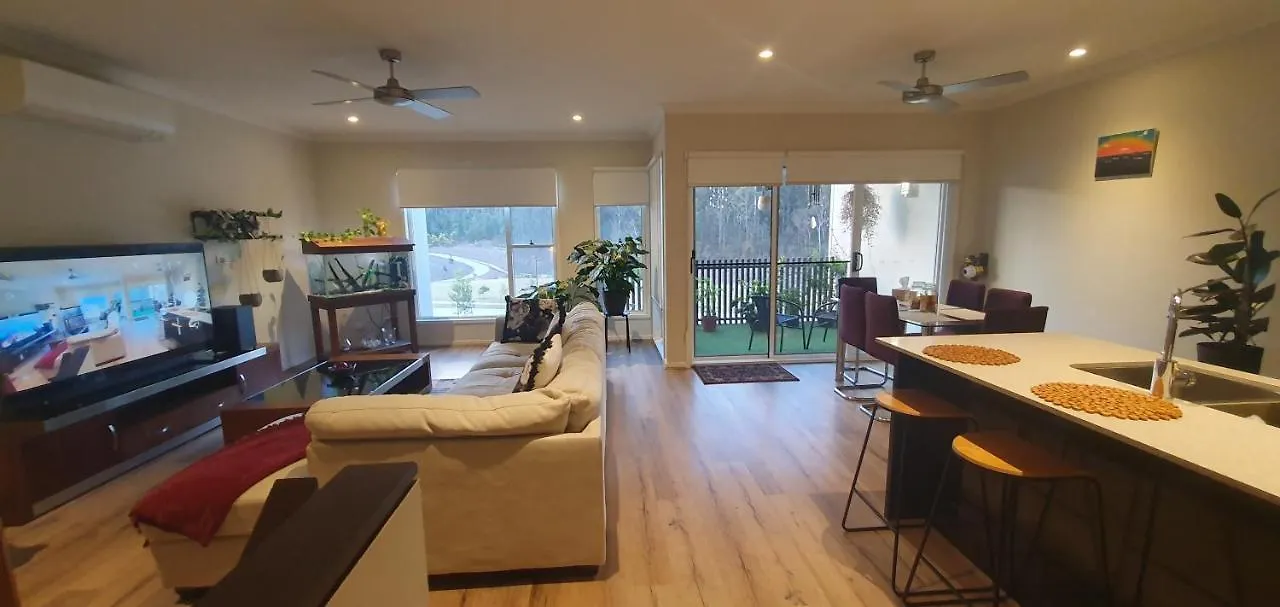 Bed & Breakfast Terrace Home In Spring Mountain 4300 Springfield Lakes