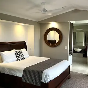 https://top-of-the-hill.hotelssunshinecoast.net